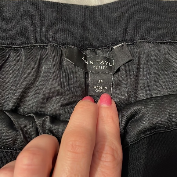 ANN TAYLOR tweed looking knit skirt 3D - Picture 3 of 4